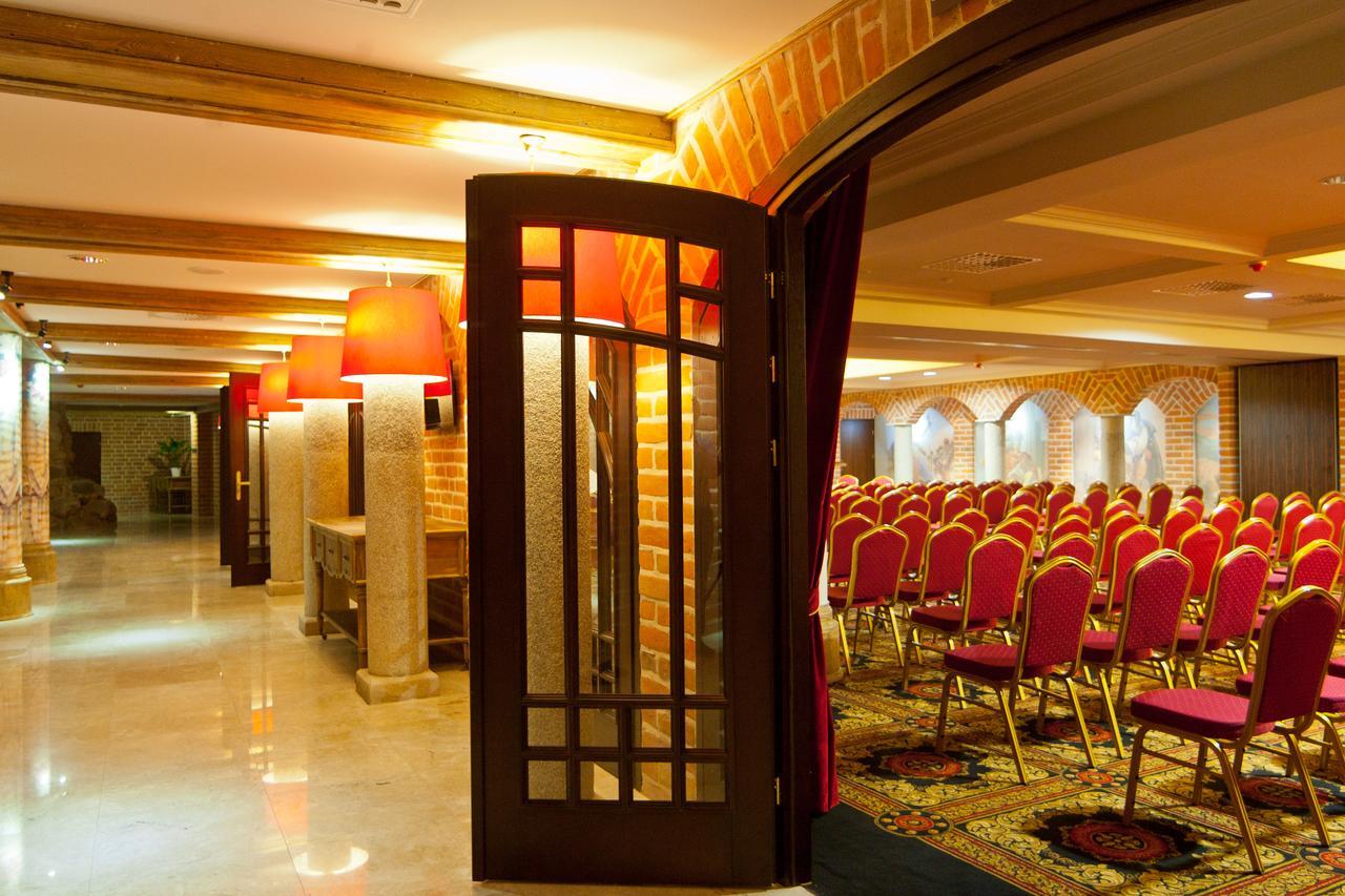 Hotel Zamek Giżycko Esterno foto